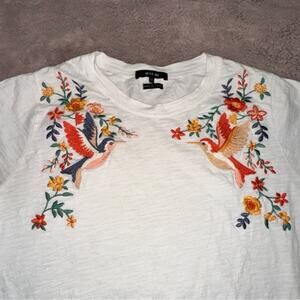 Miss Me Shirt Womens Medium White Embroidered Floral Hummingbirds